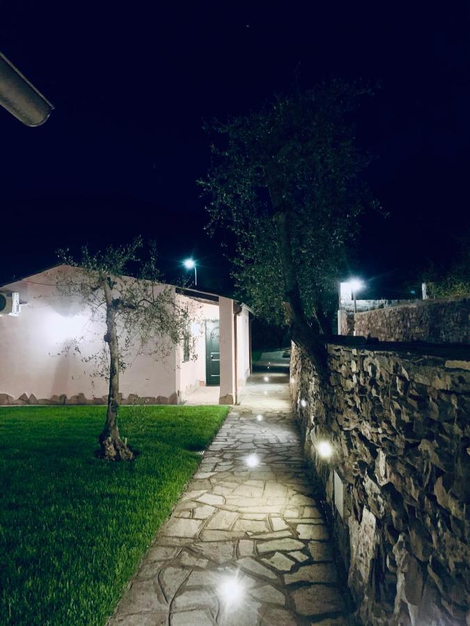 Casa Vacanze Gli Ulivi Borgomaro Exterior foto