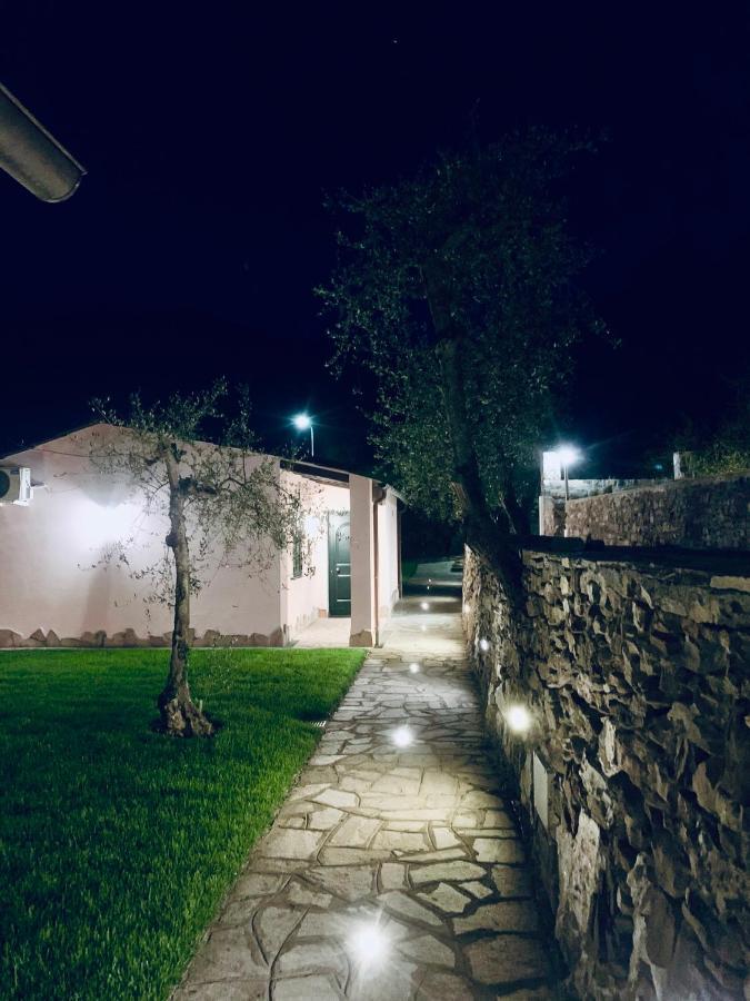 Casa Vacanze Gli Ulivi Villa Borgomaro Exterior foto