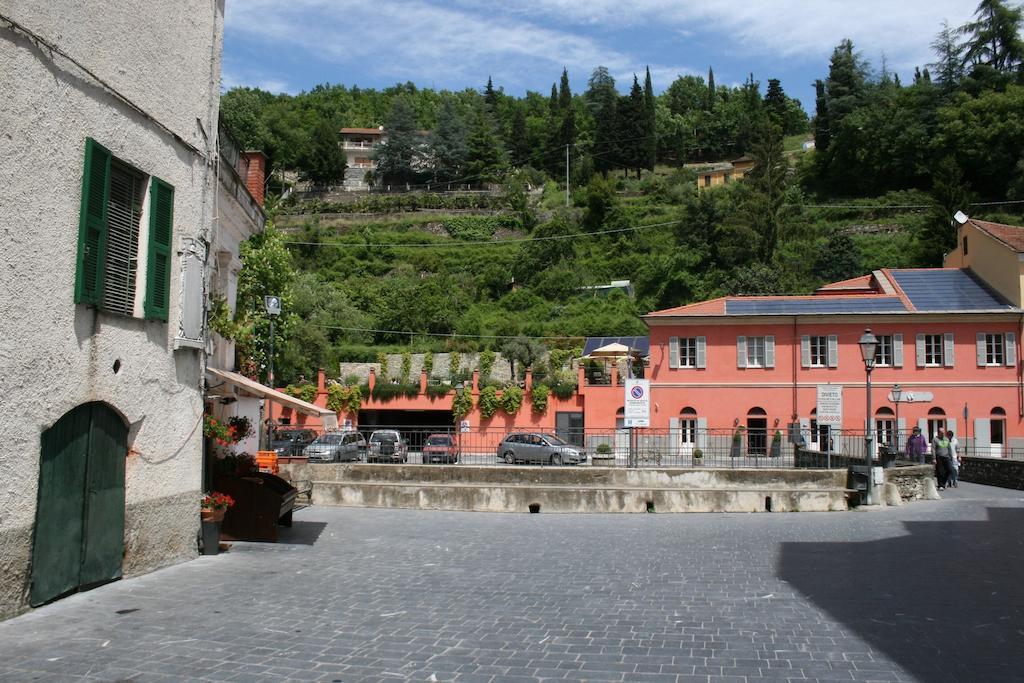 Casa Vacanze Gli Ulivi Borgomaro Cameră foto